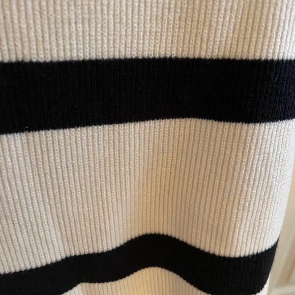 Priv Rian Lounge Set. Super soft lounge set. Material content is not listed. - Picture 9 of 14